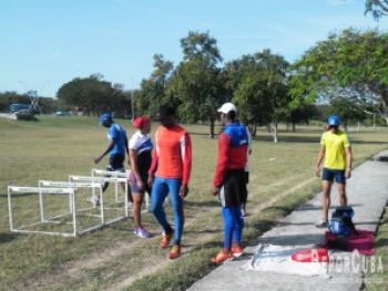 Atletas cubanos se alistan para temporada 2015